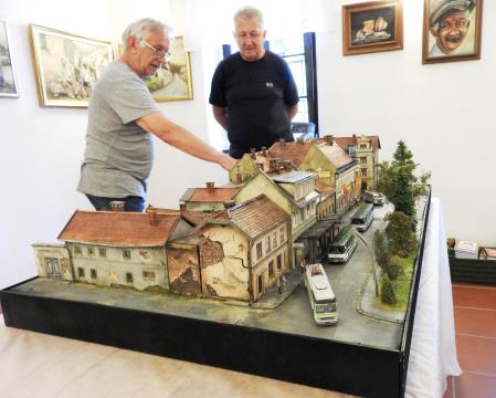 Slika_Za maketo avtobusne postaje Kranj iz leta 1970 je Avgust potreboval leto dni_1